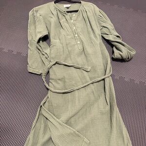 Universal Thread Sage Midi dress slits